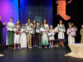 люди, сцена, дія