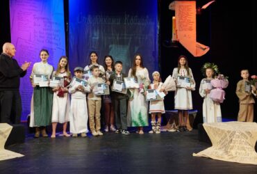 люди, сцена, дія