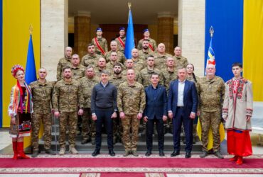 люди, подія, прапори