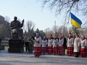 люди, майдан, пам'ятник, дія
