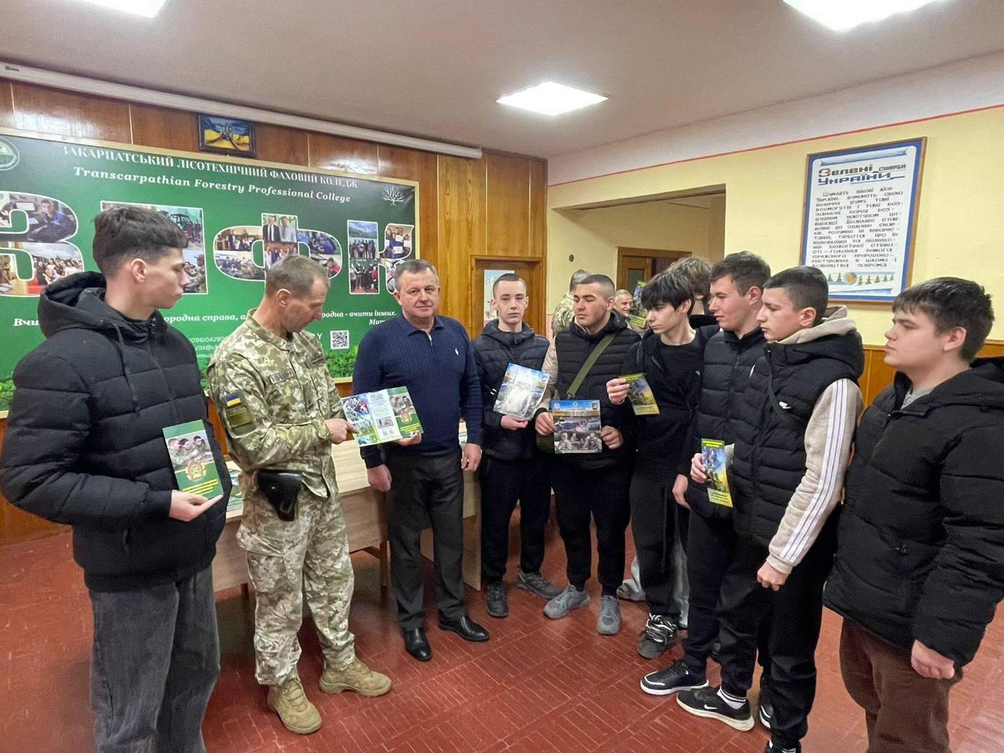 юди, кабінет, подія