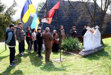 люди, прапори, дія