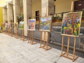 зал, картини, колони