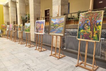 зал, картини, колони