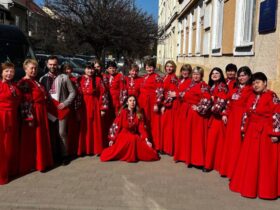 жінки, костюми, дія