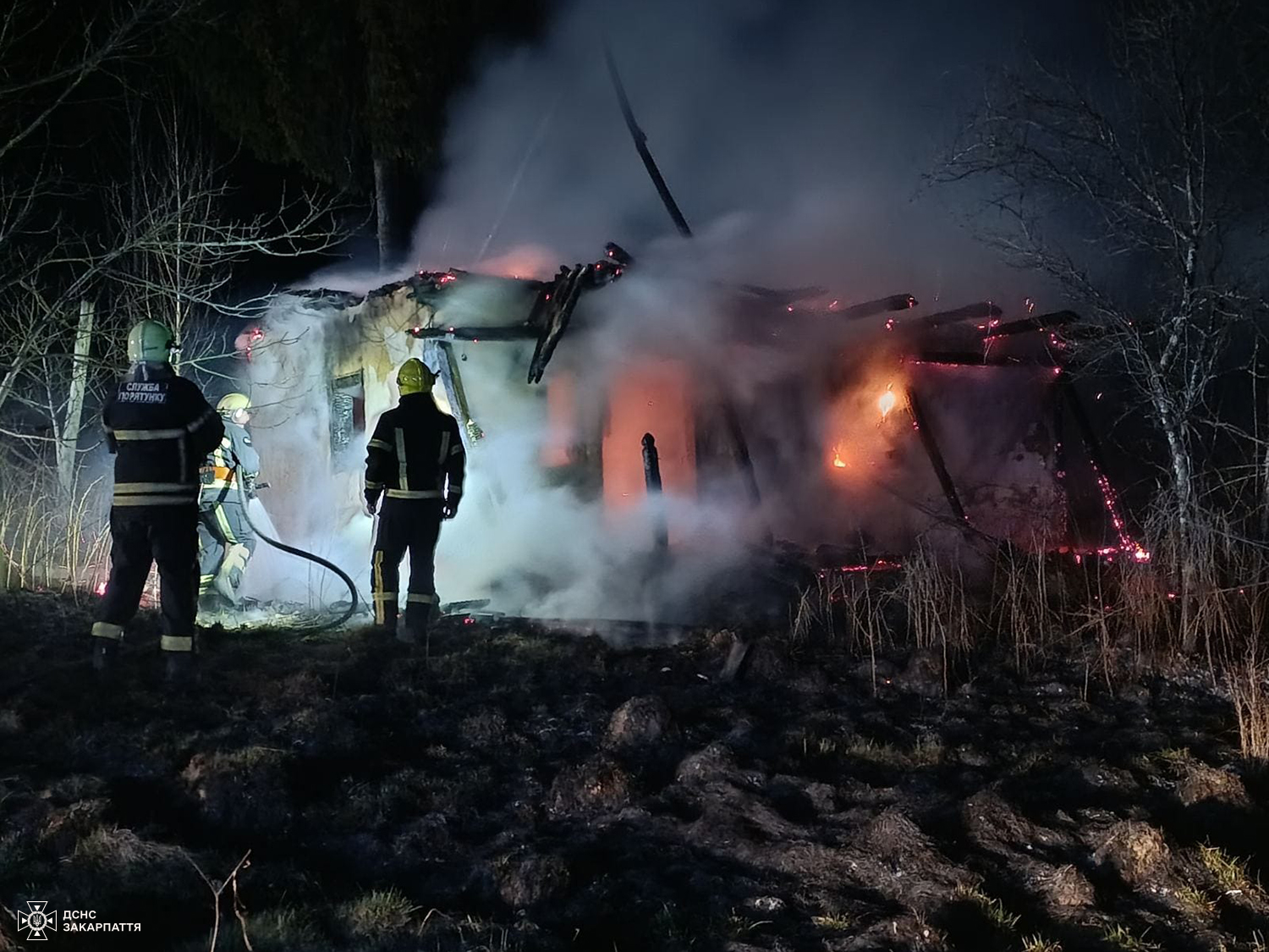 вогонь, дим, споруда, вогнеборці, ніч