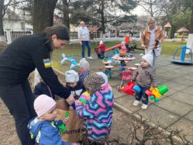 діти, жінки, іграшки, садочок