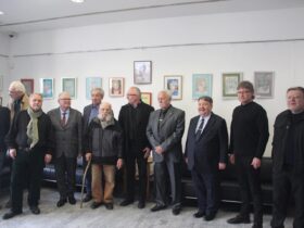 люди, стіна, картини