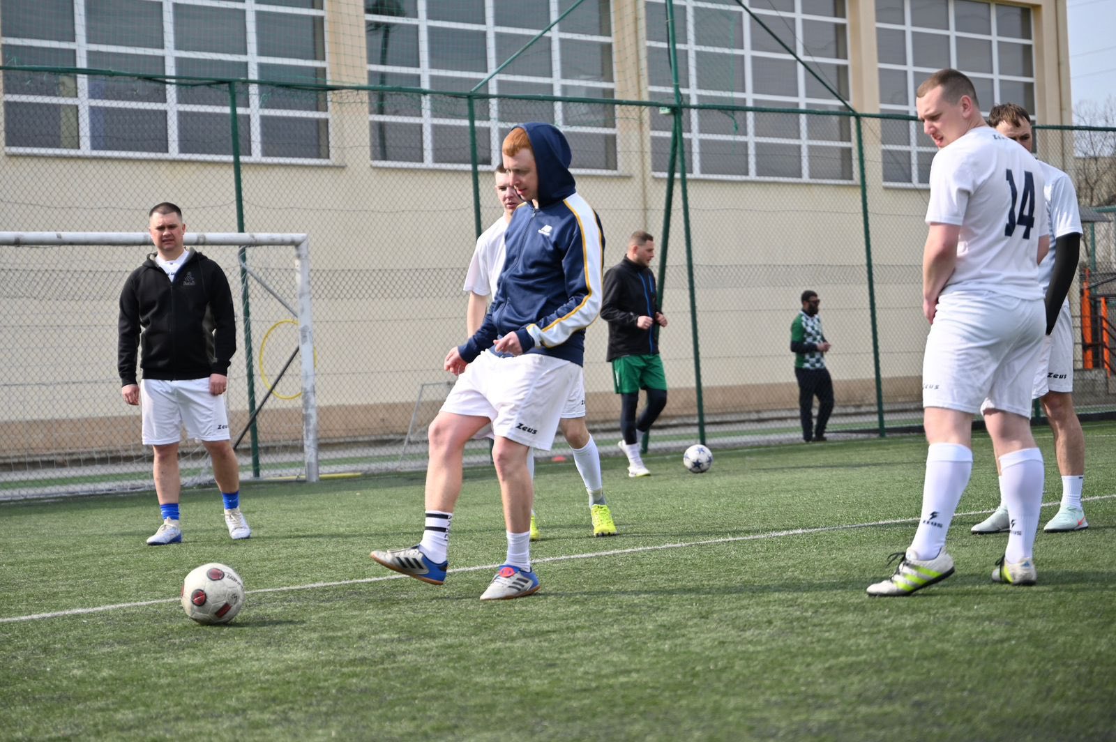 поле, м'яч, чоловіки