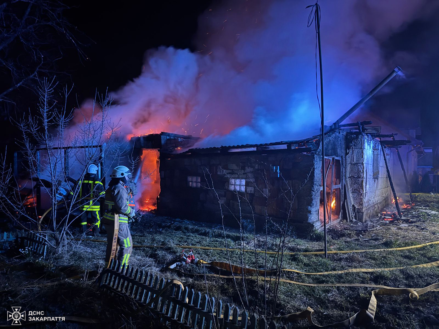 будинок, дим, пожежники