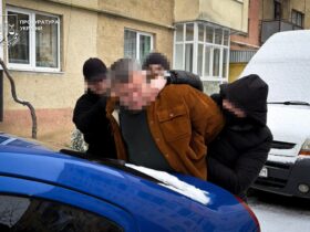 чоловіки, арешт