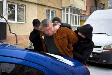 чоловіки, арешт