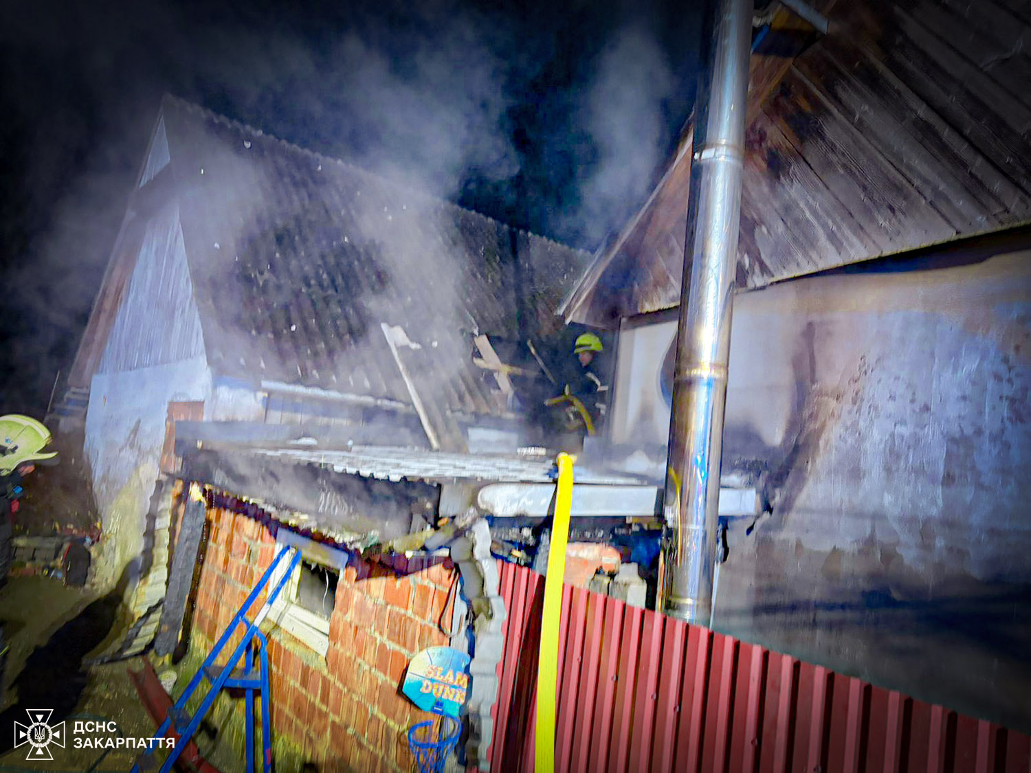 будинки, ніч, дим, пожежник