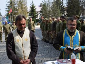 люди, дерева, майдан, дія