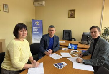 люди, кабінет, стіл, документи