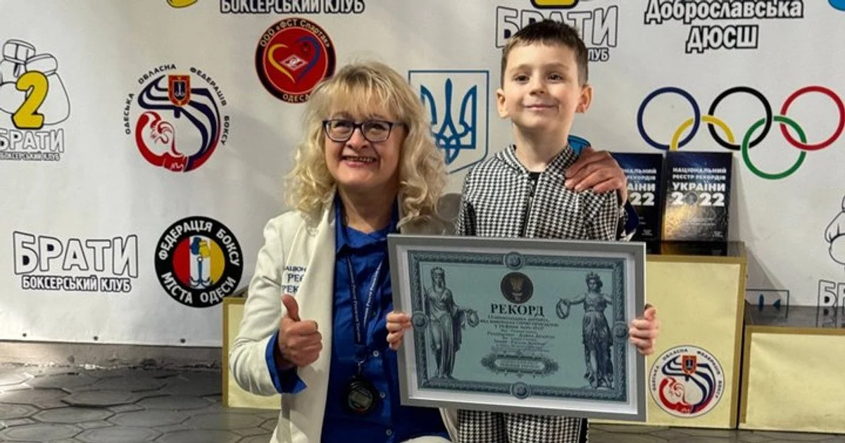 жінка, хлопчик, грамота