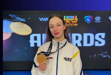 дівчина, нагорода