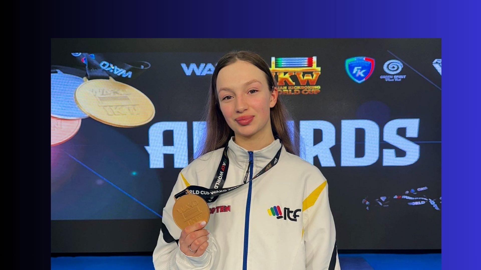 дівчина, нагорода