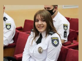 дівчина, зал