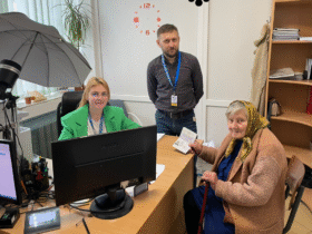 люди, кабінет, стіл