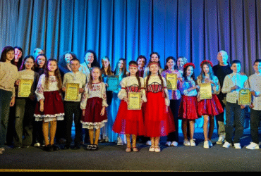 діти, сцена, дія