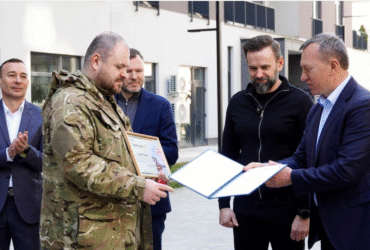 чоловіки, дія