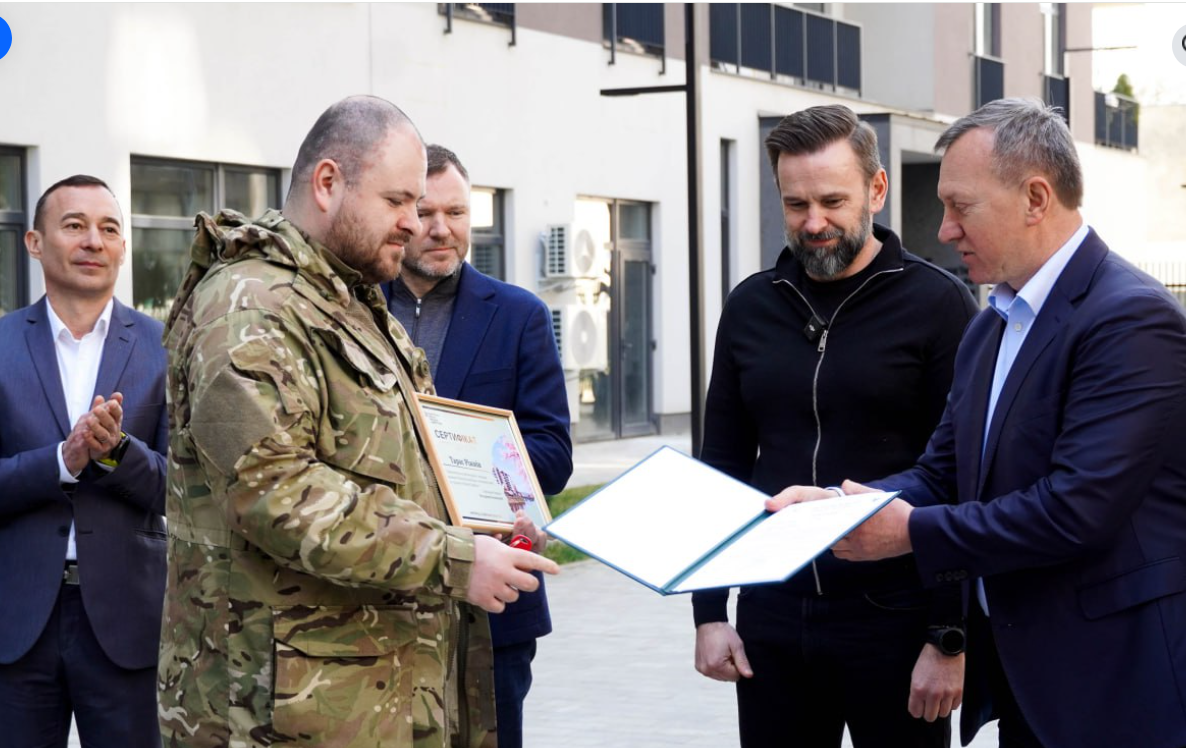 чоловіки, дія