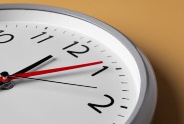 Коли переводити годинник на літній час