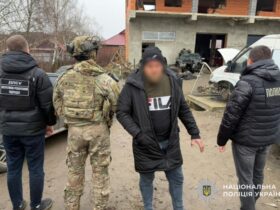 чоловіки, арешт