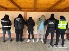 чоловіки, арешт