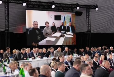 люди, приміщення, подія, єкран