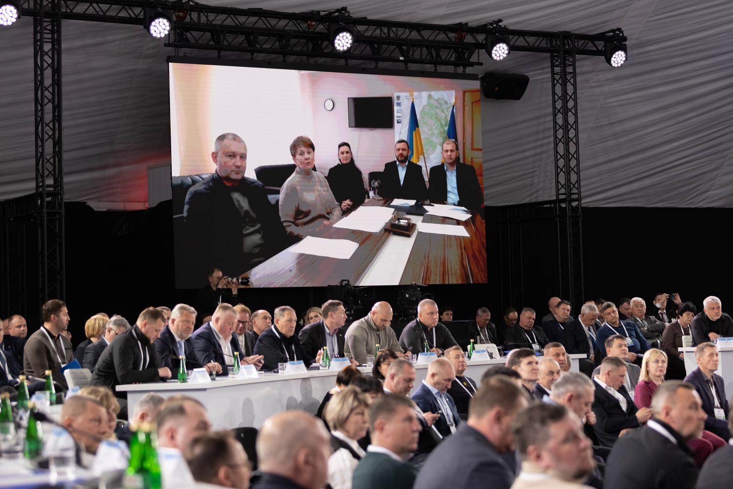 люди, приміщення, подія, єкран