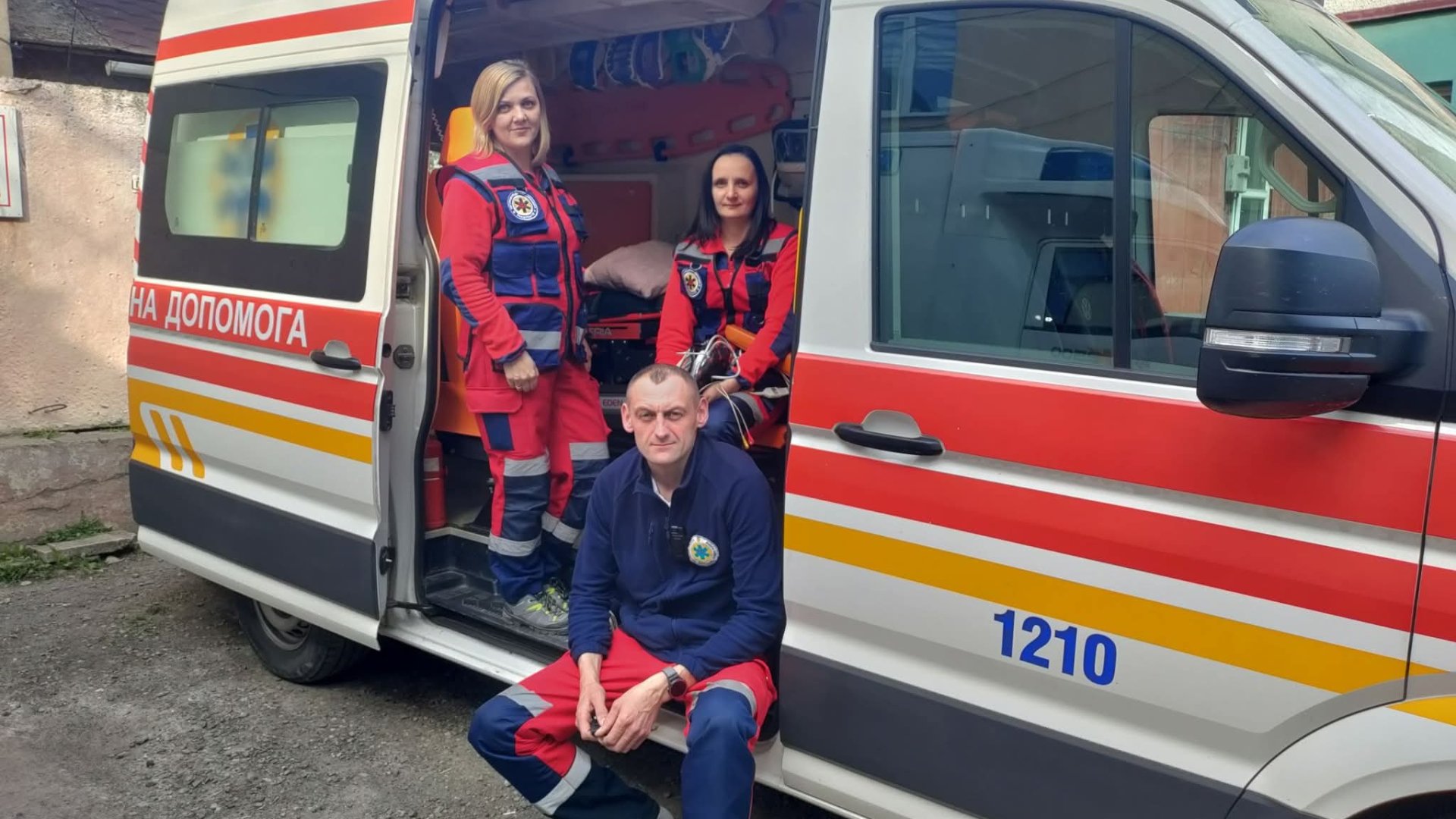 медики, автівка