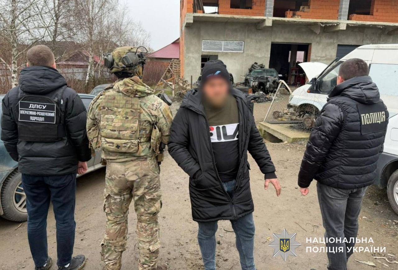 чоловіки, арешт