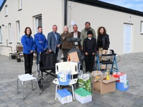 люди, будинок, пакунки