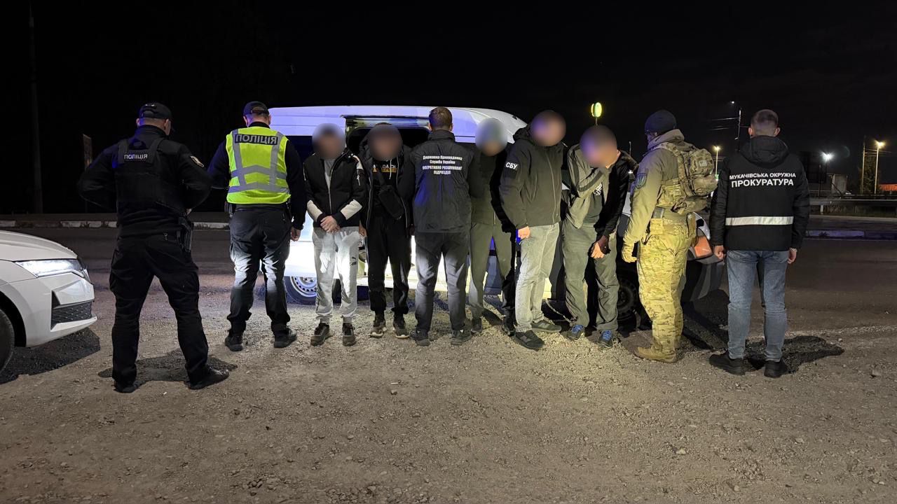 чоловіки, ніч, арешт