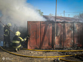 гаражі, дим, вогнеборці