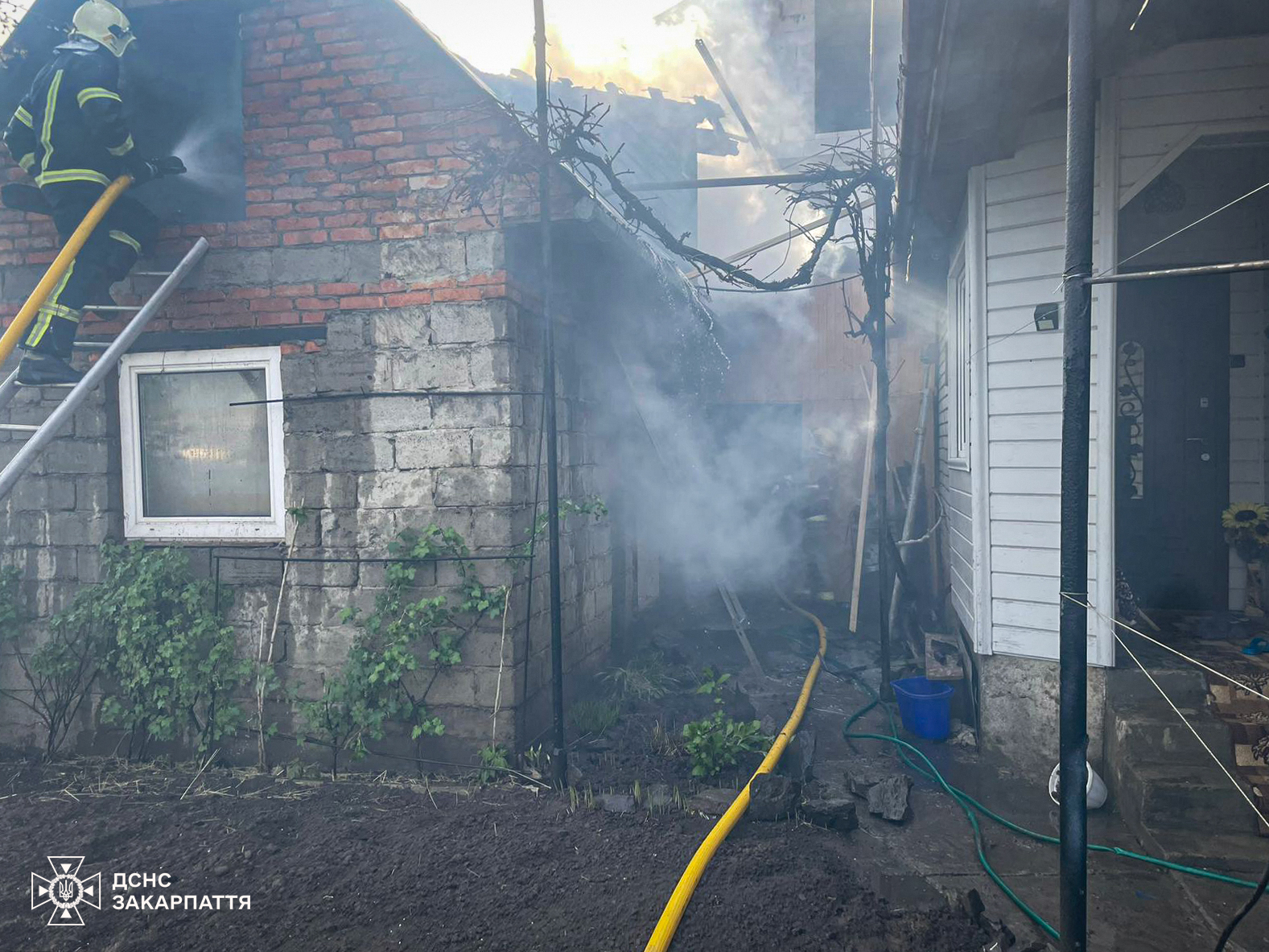 будинки, дим