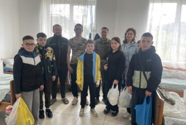 люди, приміщення, пакунки