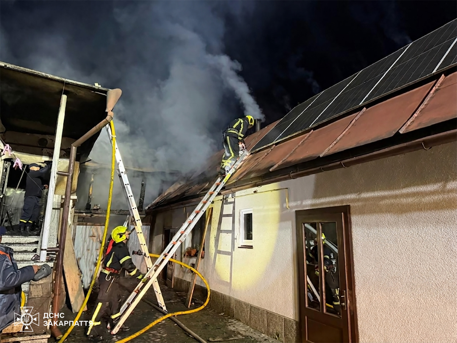 будинок, дим, пожежники