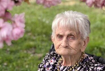 жінка, квіти, трава