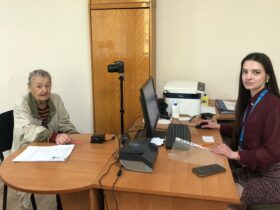 жінки, столи, кабінет