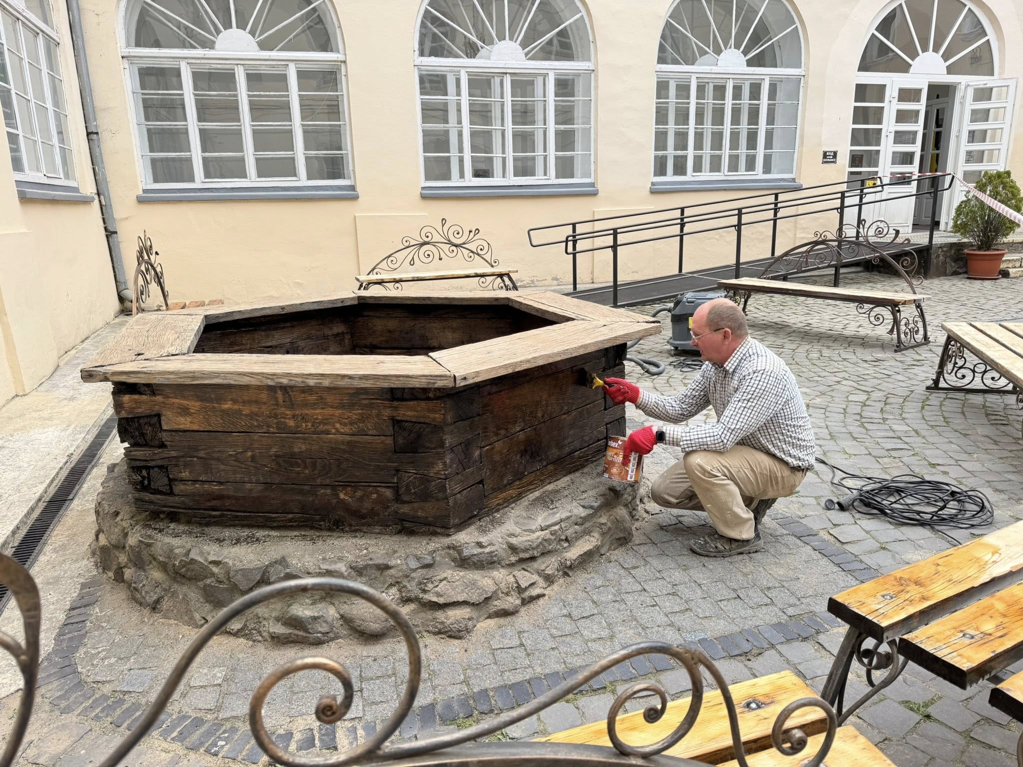 чоловік, колодязь, споруда