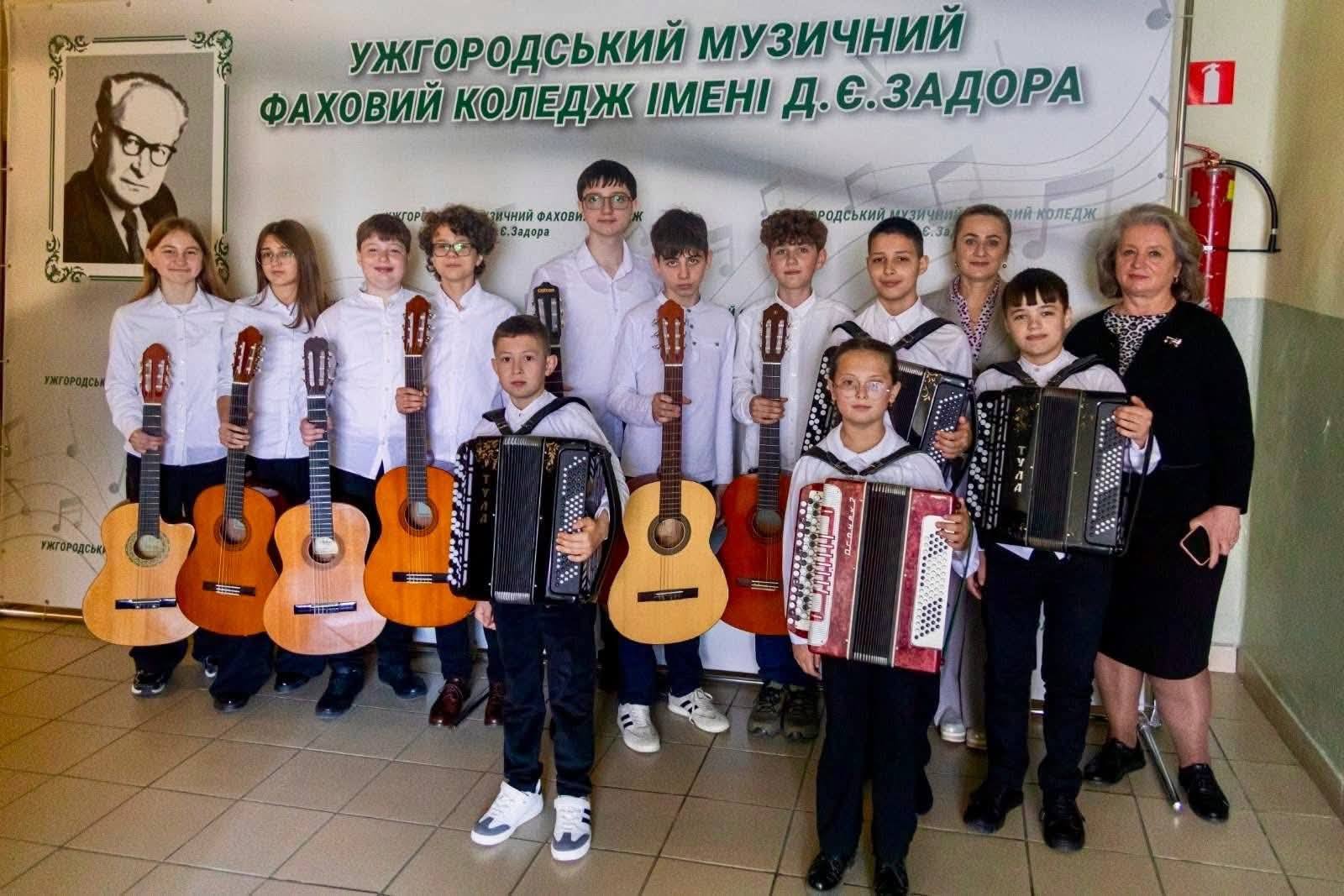 діти, музичні інструменти