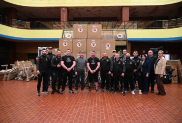 чоловіки, зал, пакунки