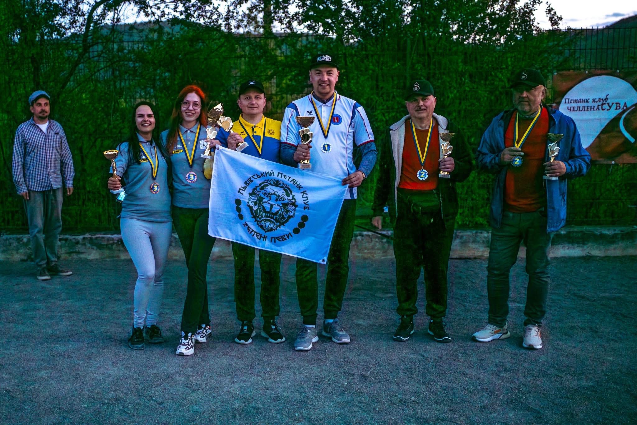 люди, нагороди, дерева, прапор