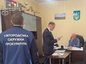 чоловіки, кабінет, столи, шафа