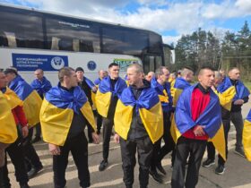чоловіки, прапори, подія
