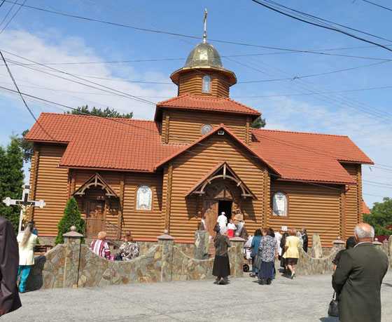 храм, люди, вулиця