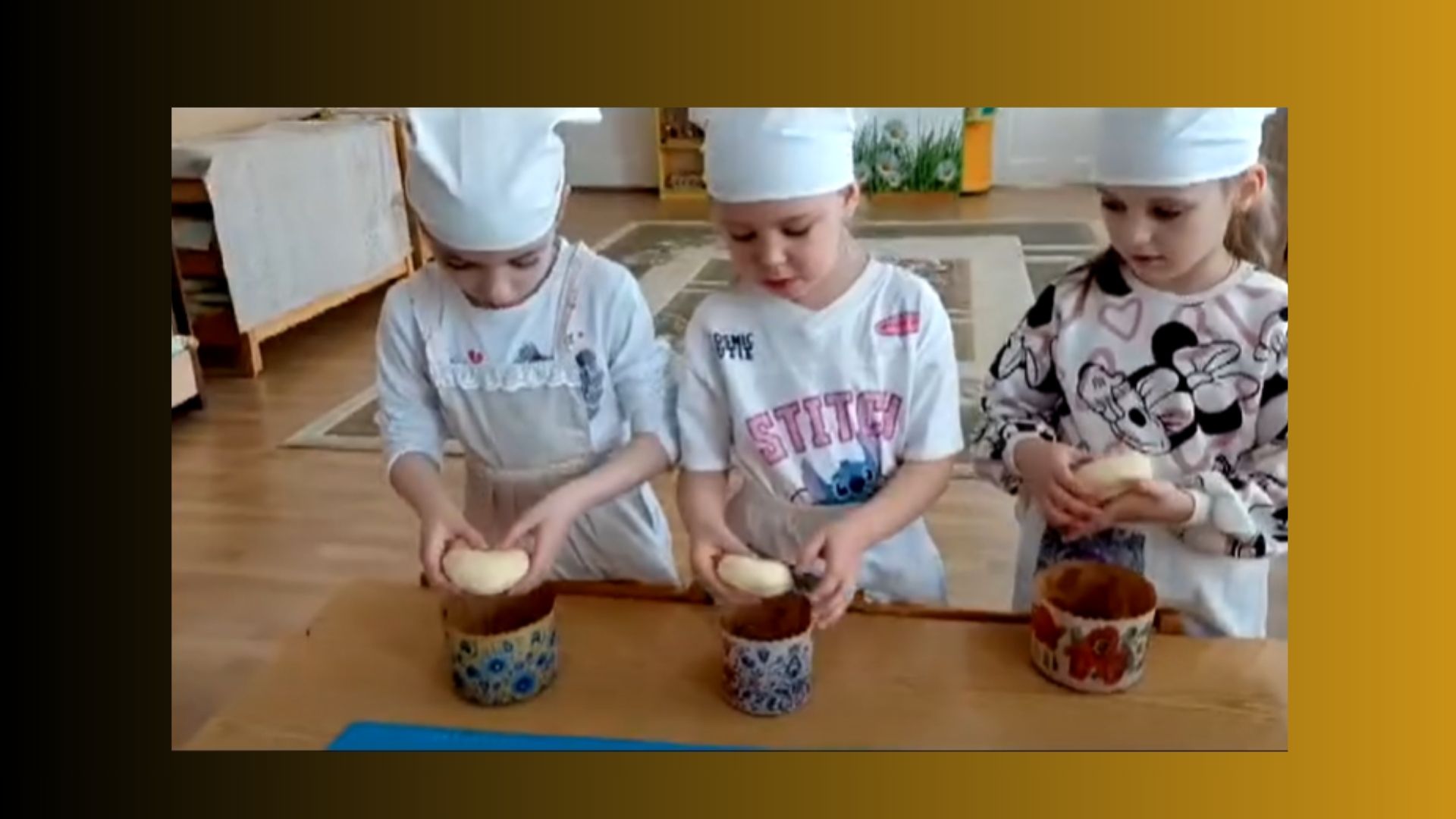 діти, паски, стіл